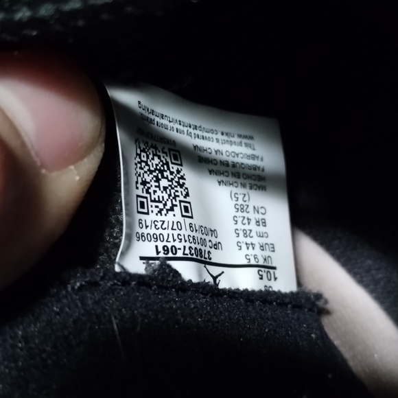 Air Jordan bred 11s size 10.5 - Picture 9 of 9